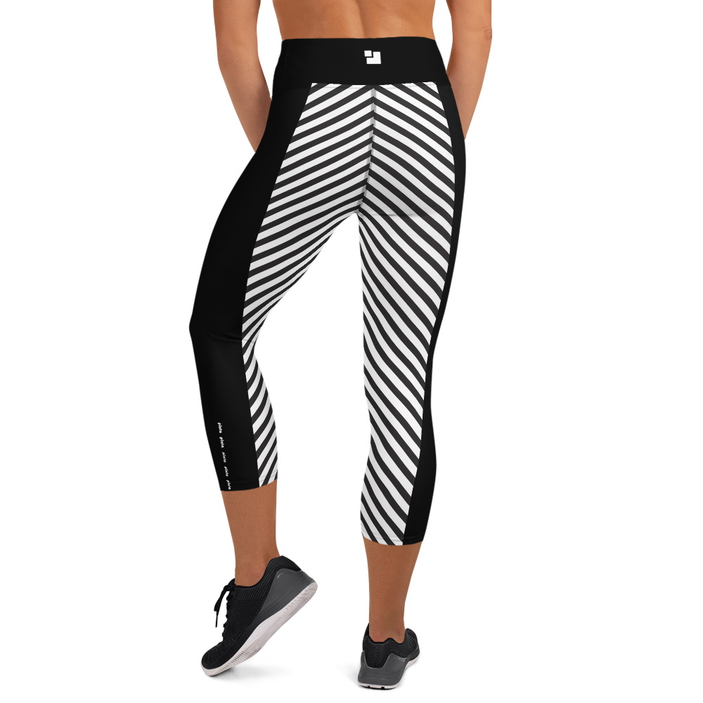 Silky soft and super stretchy - these yoga capri leggings with a high, elastic waistband are the perfect choice for yoga, the gym, or simply a comfortable evening at home.
