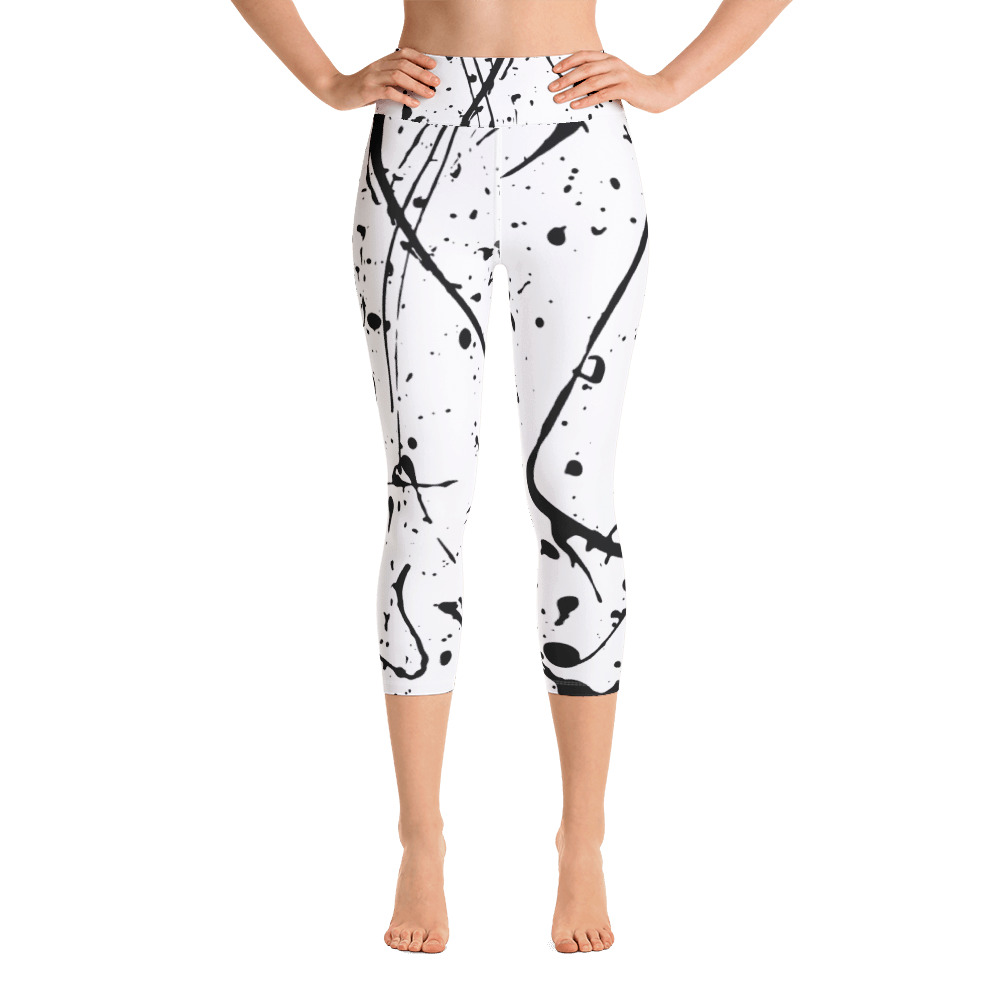 Silky soft and super stretchy - these yoga capri leggings with a high, elastic waistband are the perfect choice for yoga, the gym, or simply a comfortable evening at home.