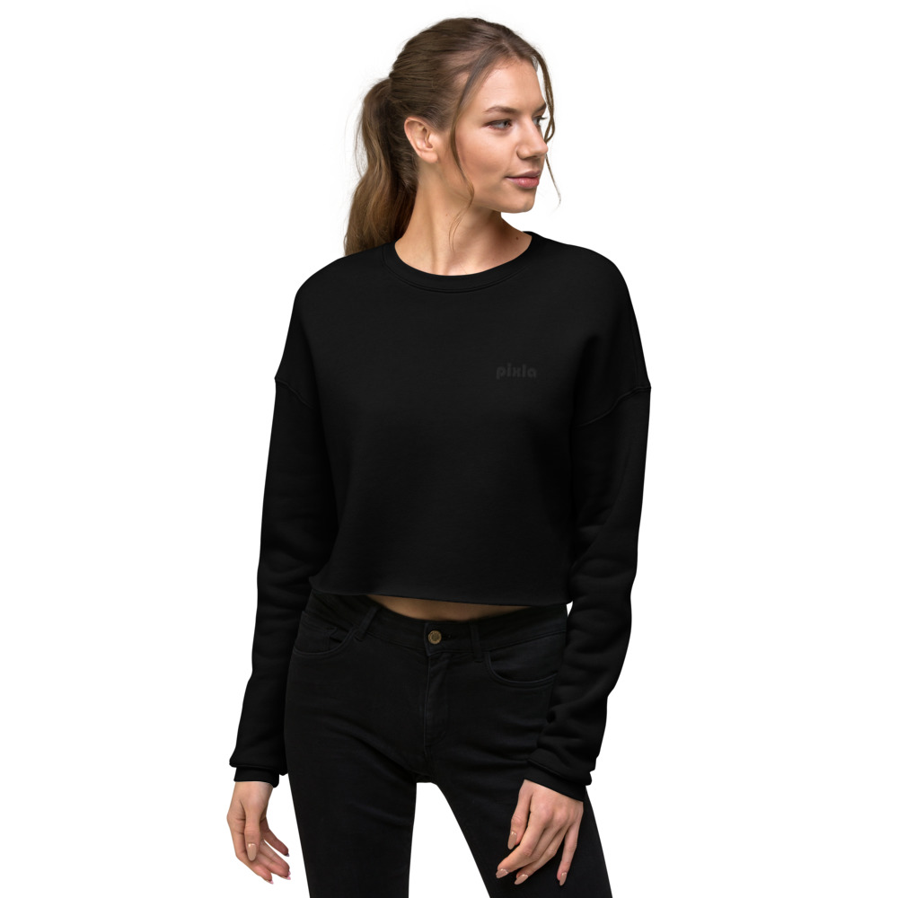 A very comfortable cropped sweatshirt with soft fabric that feels extra soft to the touch and the trendy cut with a ribbed neckline and raw hem makes it fashionable while still keeping it casual. Embroidery on chest. 