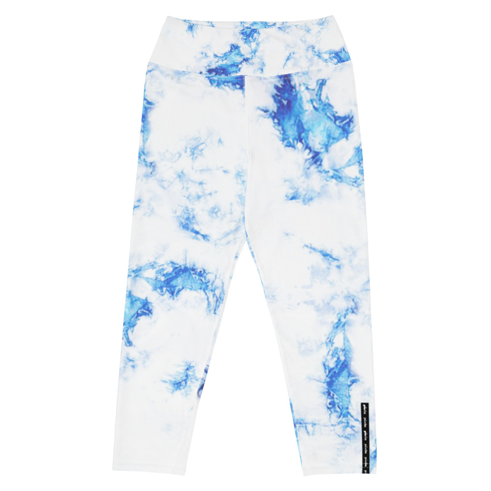 Royal blue and white tie-dye printed, silky soft, and super stretchy – these yoga capri leggings with a high, elastic waistband are the perfect choice for yoga, the gym, or simply a comfortable evening at home.