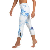 Royal blue and white tie-dye printed, silky soft, and super stretchy – these yoga capri leggings with a high, elastic waistband are the perfect choice for yoga, the gym, or simply a comfortable evening at home.